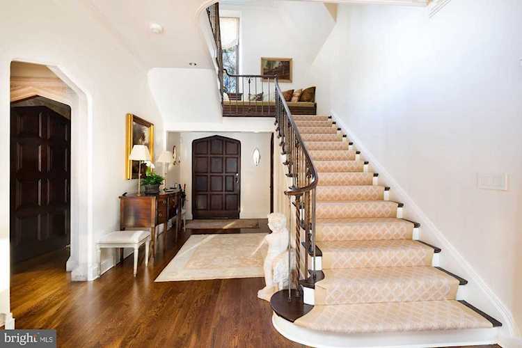 2860 Woodland Dr Washington, DC 20008