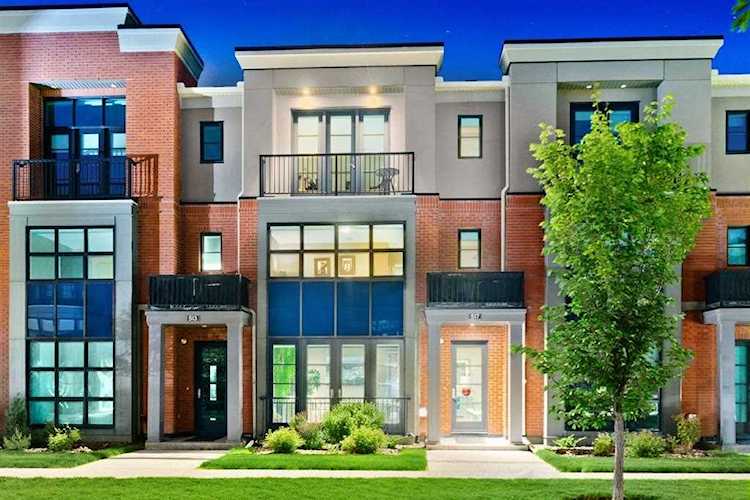517 Aspen Meadows Hill SW Calgary, AB T3H 0G3