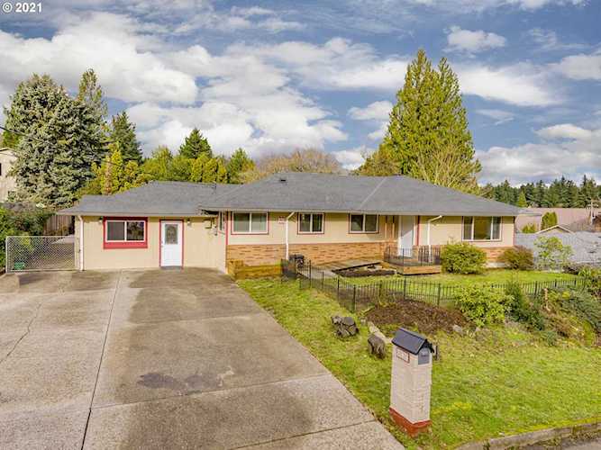 205 NE 21st Ave Camas, WA 98607