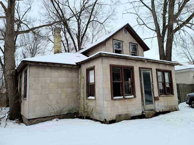 132 E Burns St Portage, WI 53901