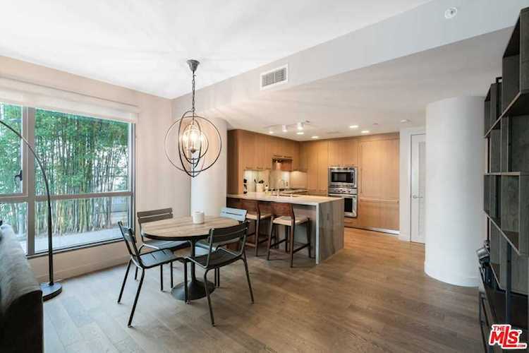 1755 Ocean Avenue #101 Santa Monica, CA 90401