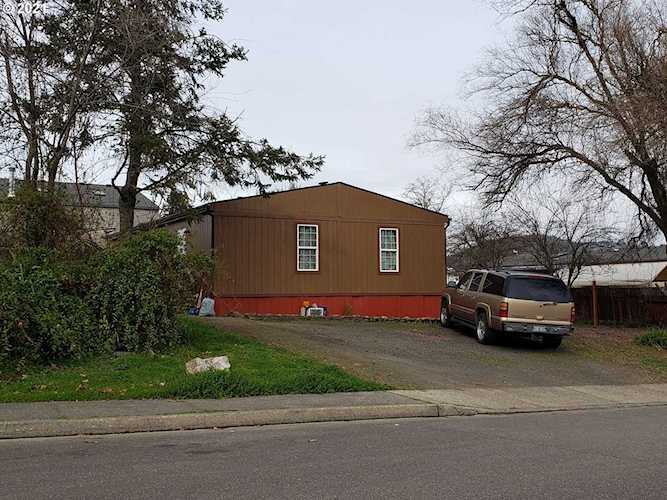 890 SE Meadowood Dr Winston, OR 97496