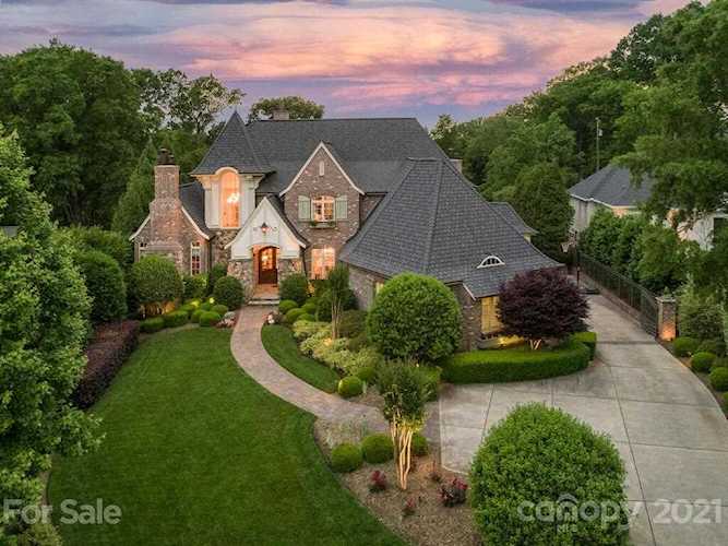 2438 Overhill Rd Charlotte, NC 28211