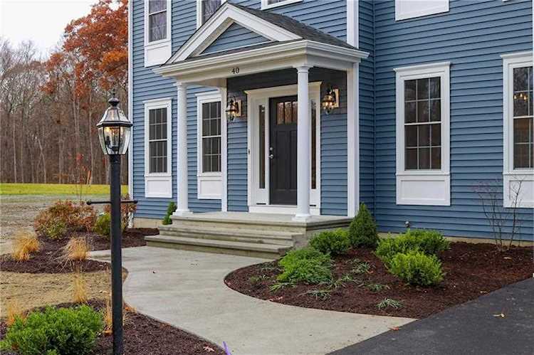 74 Bourque Rd Cumberland, RI 02864