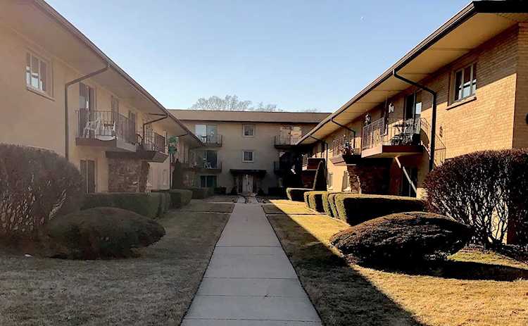6138 S Kensington Ave #2B Countryside, IL 60525