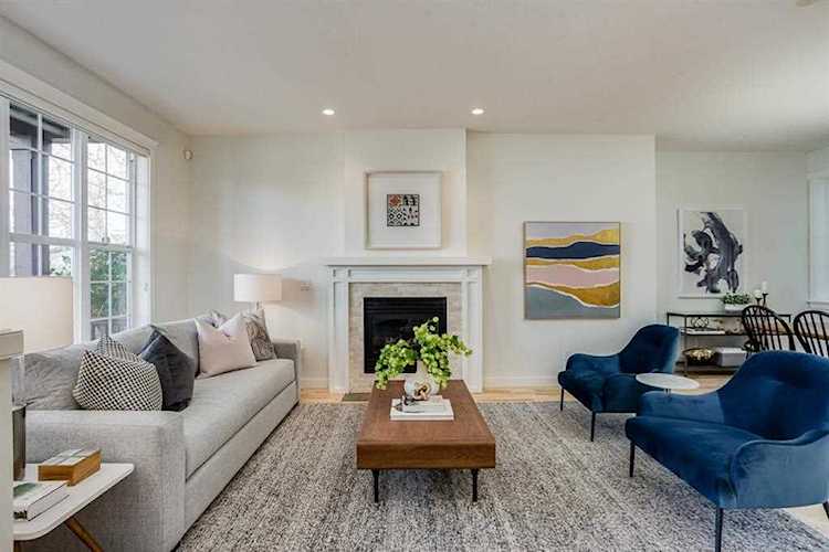 219 Somme Manor SW Calgary, AB T2T 6J3