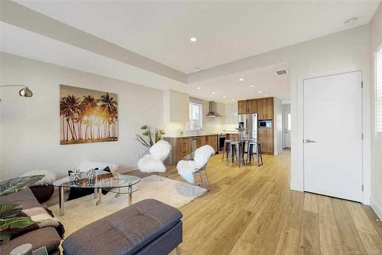 727 Cadder Avenue Kelowna, BC V1Y5N7