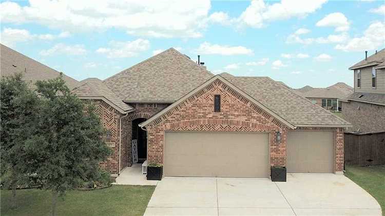 304 Miracle Rose WAY Liberty Hill, TX 78642