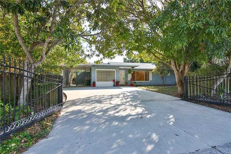 1166 40th St Sarasota, FL 34234
