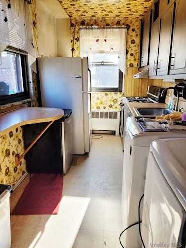 56-28 244 Street Douglaston, NY 11362