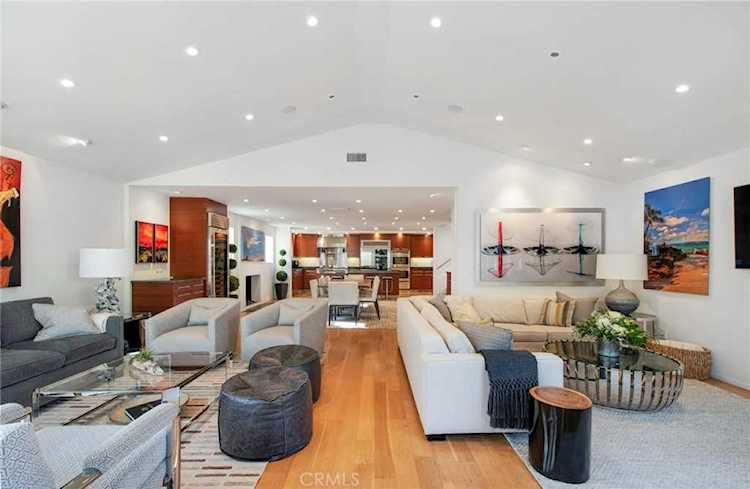 228 Via Mentone Newport Beach, CA 92663