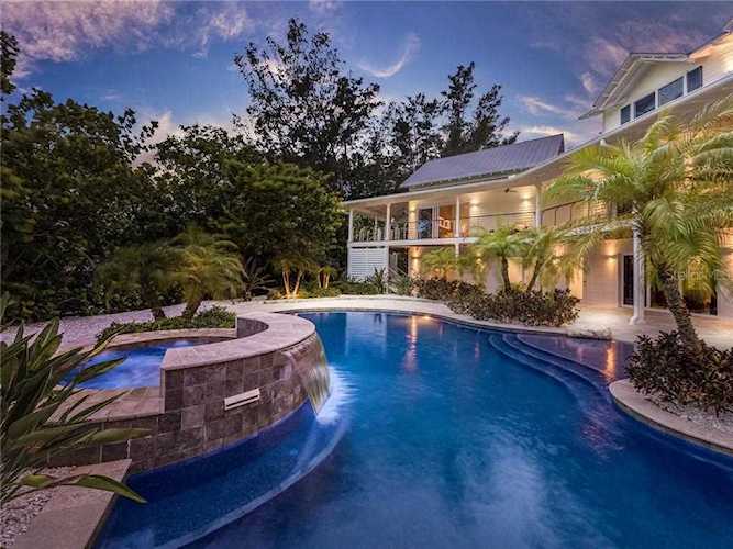 317 Iris St Anna Maria, FL 34216