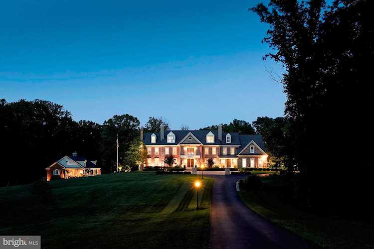 8225 Wolf Run Shoals Rd Clifton, VA 20124