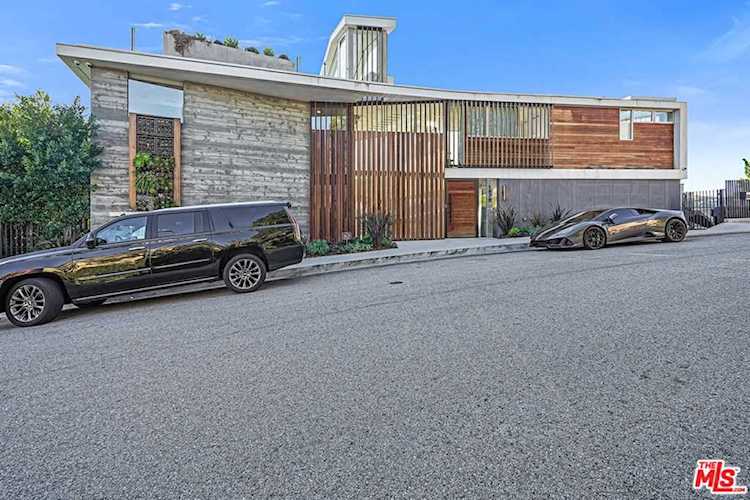 1979 Stradella Road Los Angeles, CA 90077