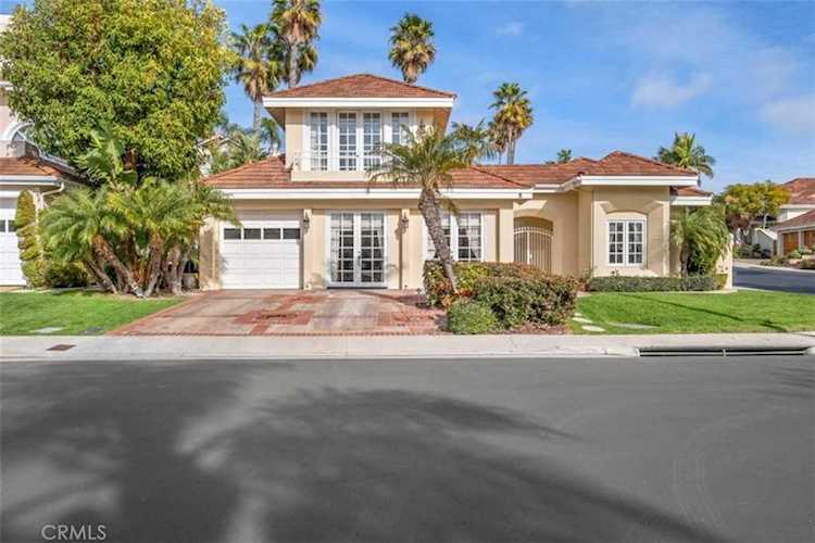 8 Harbor Pointe Drive Corona Del Mar, CA 92625