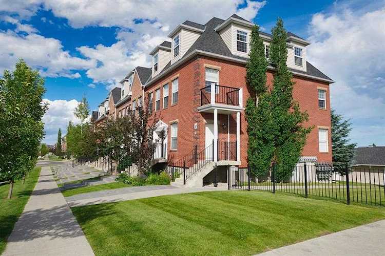 43 Springborough Blvd SW #15 Calgary, AB T3H 5V8