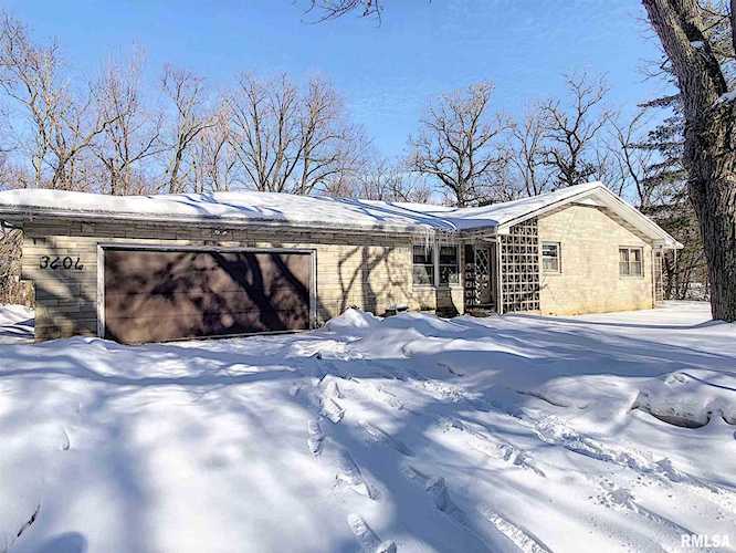 3606 8th Street Court East Moline, IL 61244