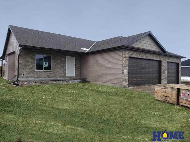 1112 Terrace View Dr Hickman, NE 68372