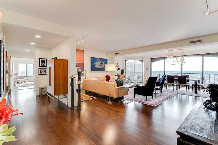 1201 Yale Place #1509 Minneapolis, MN 55403