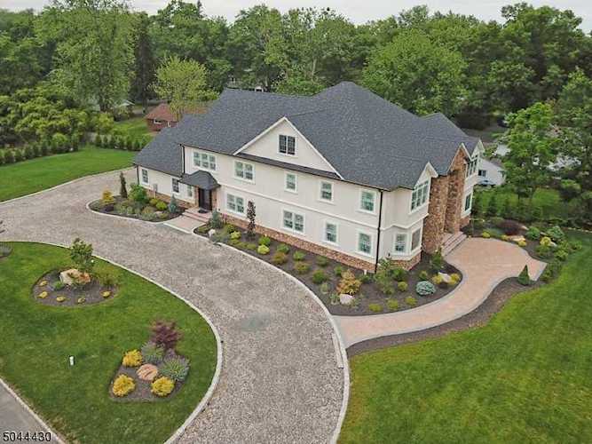 28 Walnut St Livingston Twp., NJ 07039
