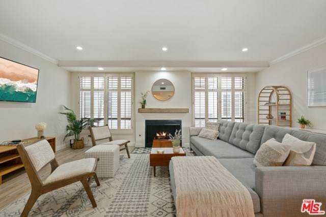 11733 Montana Avenue #210 Los Angeles, CA 90049