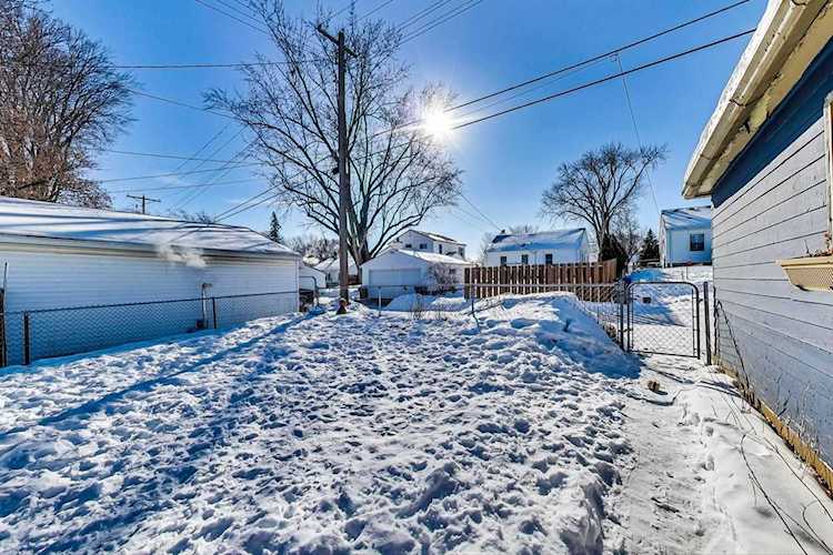 768 Hoyt Avenue W Saint Paul, MN 55117