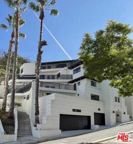 3534 Dixie Canyon Place Sherman Oaks, CA 91423