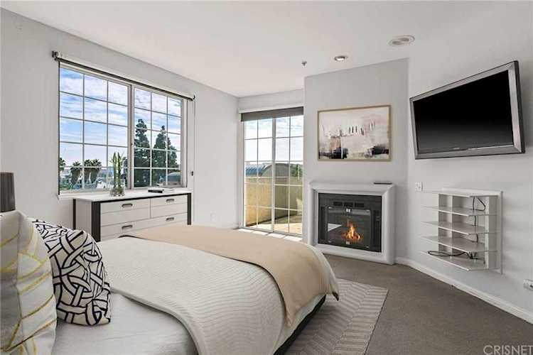 7218 Hillside Avenue #304 West Hollywood, CA 90046