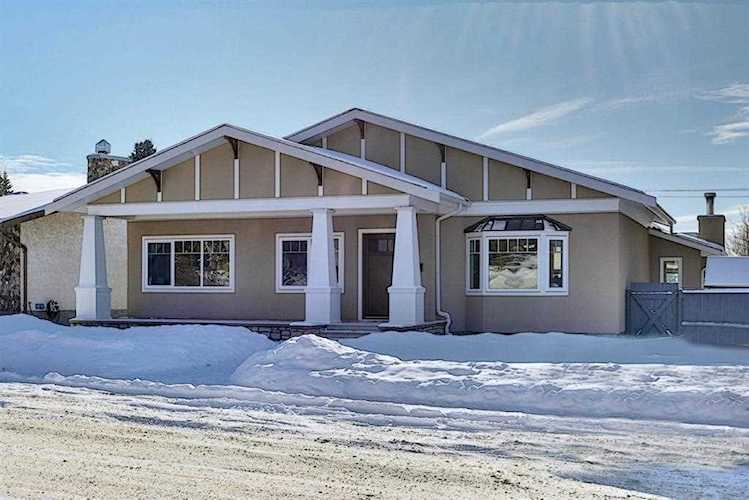 63 Cromwell Ave NW Calgary, AB T2L 0M6