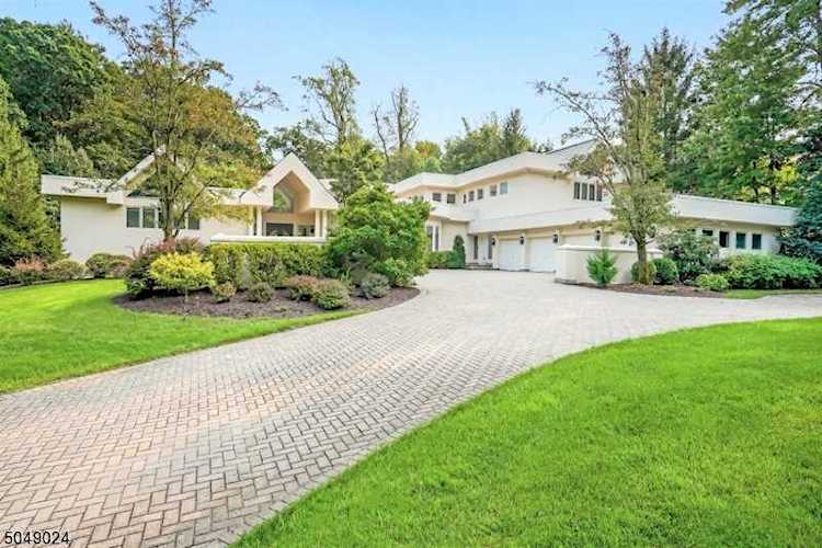 261 Hartshorn Drive Short Hills, NJ 07078