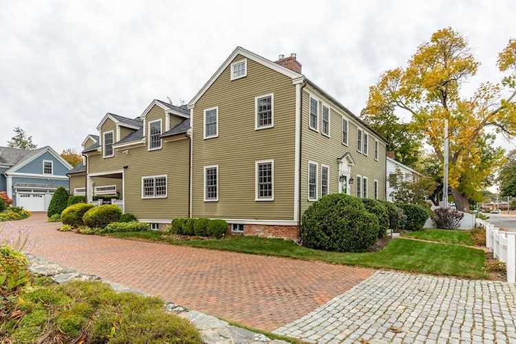 327 Merrimac St Newburyport, MA 01950