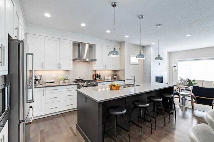 93 Sierra Morena Manor SW Calgary, AB T3H 1S9
