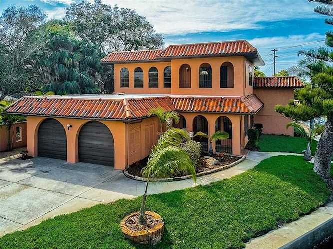 719 Avenida Del Norte Sarasota, FL 34242