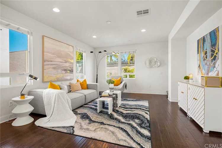 5130 Melrose Avenue Los Angeles, CA 90038