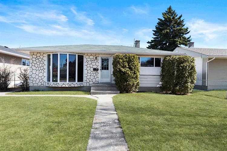 2408 39 St SE Calgary, AB T2B 1A9