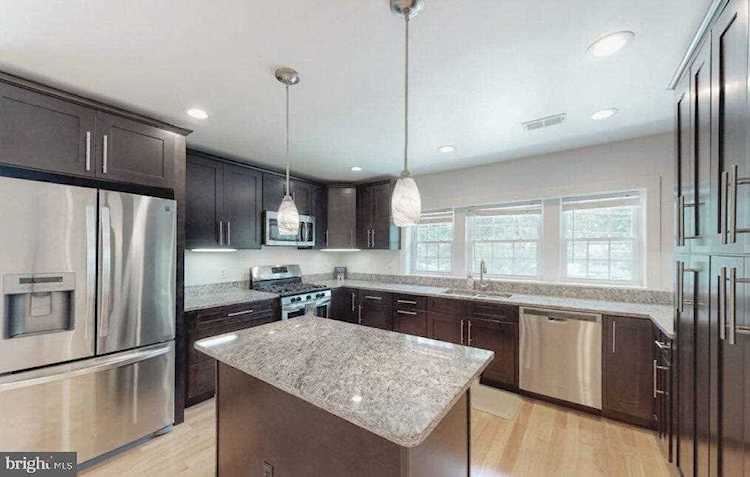 4725 Springbrook Dr Annandale, VA 22003