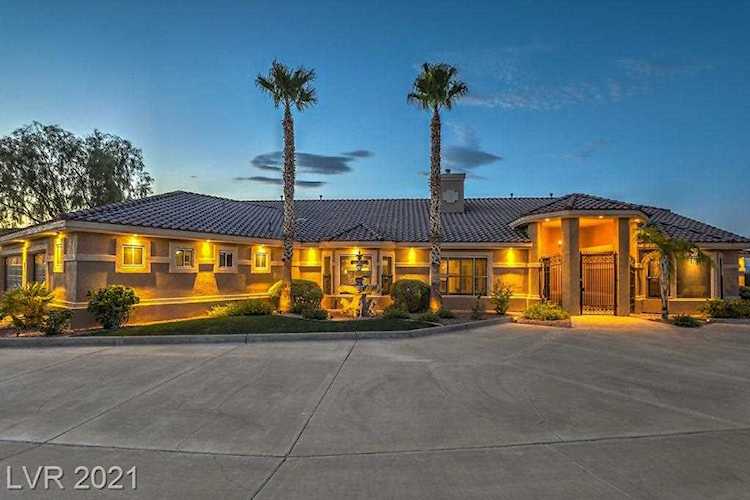 402 Country Club Dr Henderson, NV 89015