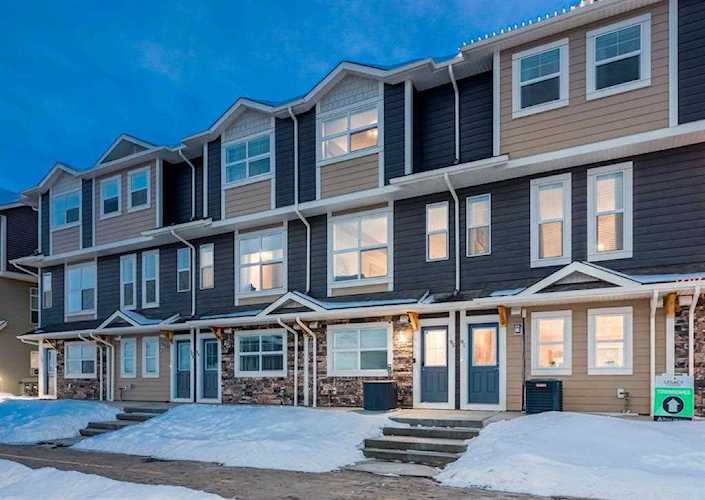 95 Legacy View SE Calgary, AB T2X 4H9