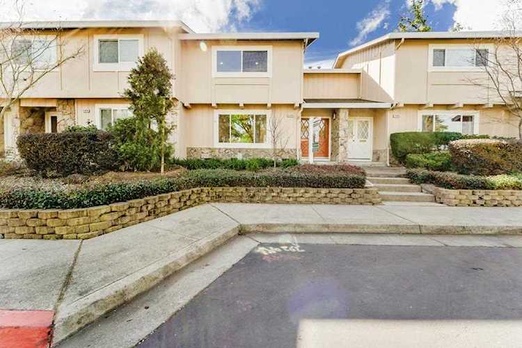 22686 Royal Oak Way Cupertino, CA 95014