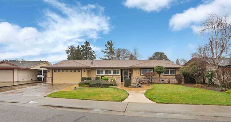 8716 Cabra Court Elk Grove, CA 95624