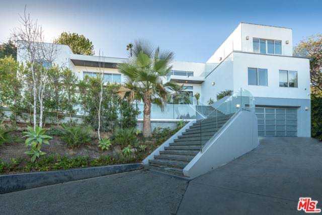 12148 Travis Street Los Angeles, CA 90049