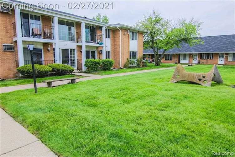 8226 Huntington St #18 Westland, MI 48185 | MLS 2210011310 Photo 1