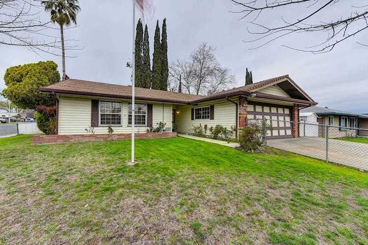 7301 Arutas Drive North Highlands, CA 95660