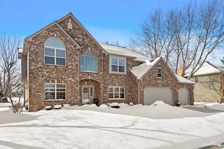 715 Queens Gate Circle Sugar Grove, IL 60554