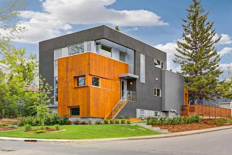 3901 17 St SW Calgary, AB T2T 4P3