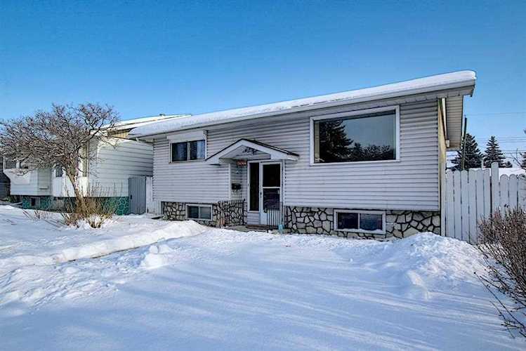 1522 43 St SE Calgary, AB T2A 3A3