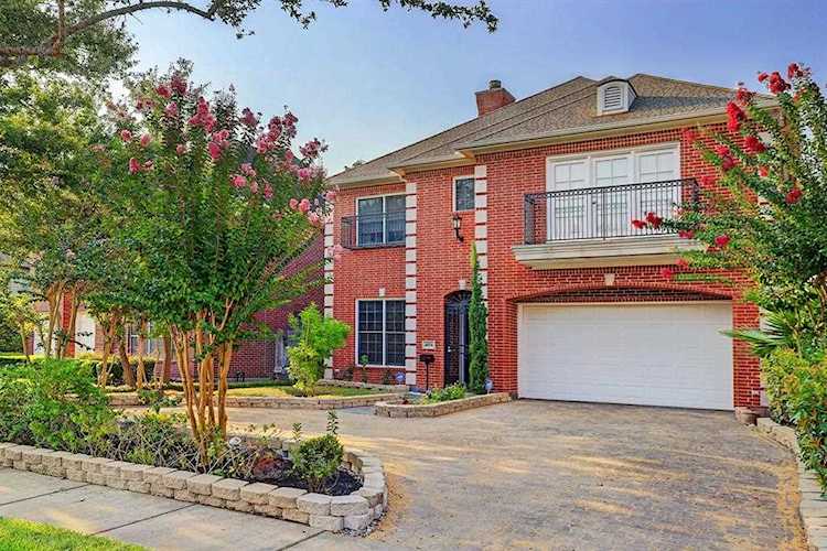 4804 Beech St Bellaire, TX 77401