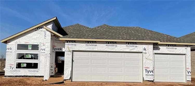 1905 Sara Vista, Yukon, 73099 | Rose Rock Realty Photo 1