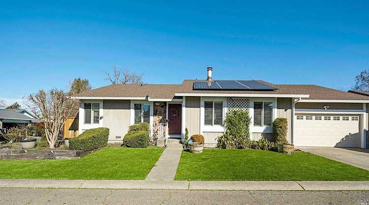 1014 Charning Cross Santa Rosa, CA 95401