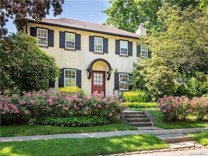 232 Manor Road Douglaston, NY 11363